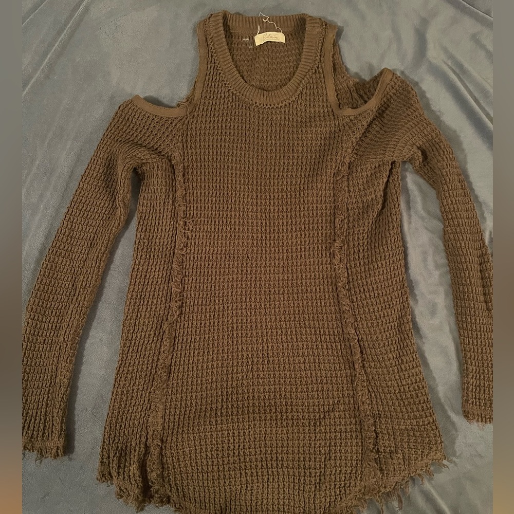 Like new olive green cold shoulder tunic sweater